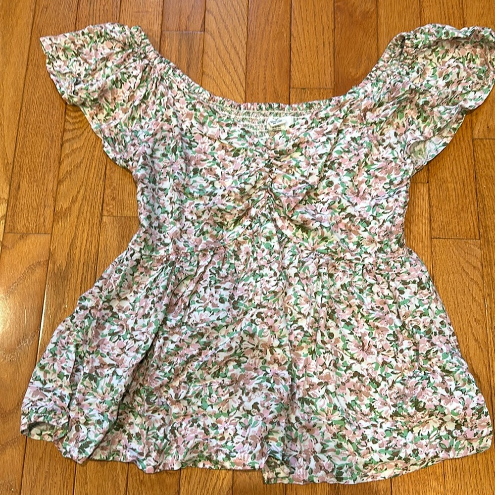 Jopna size medium ruffle sleeve floral top